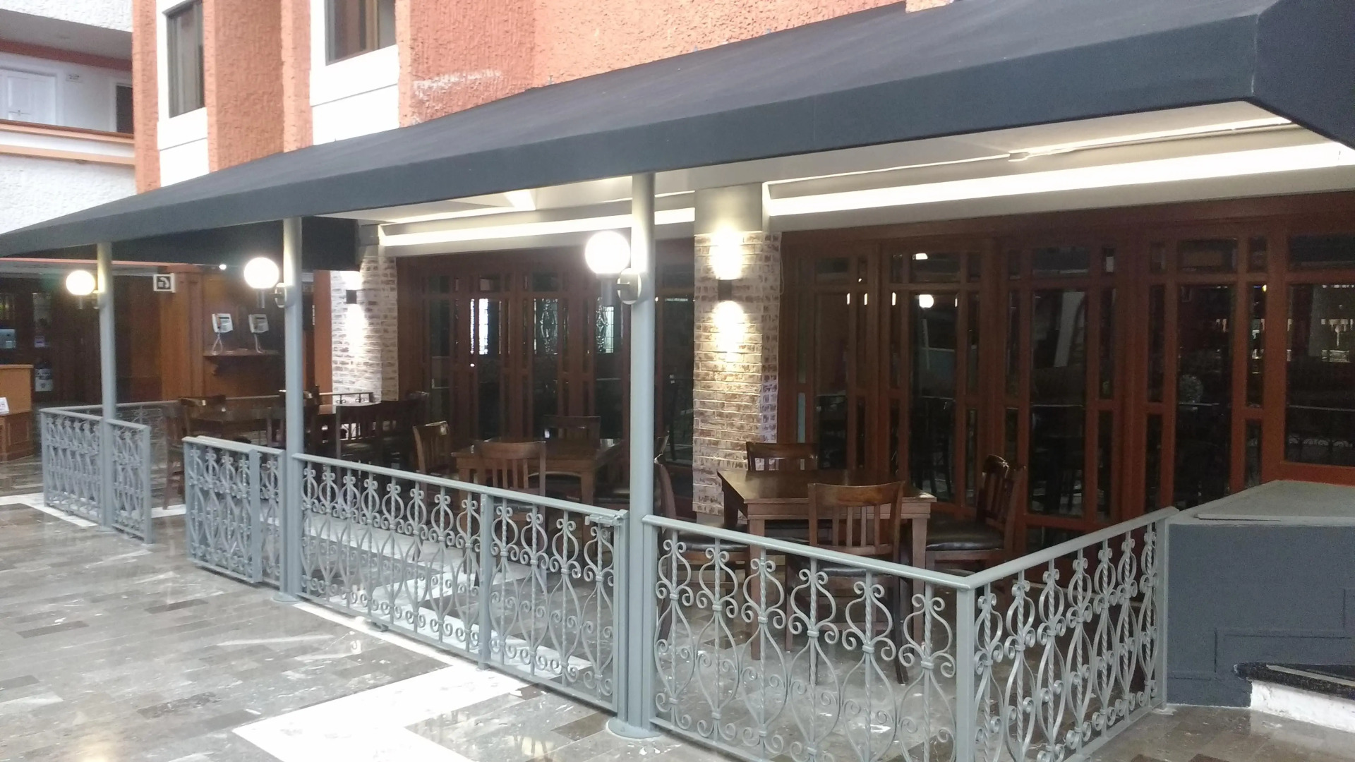 Photo - Country Plaza