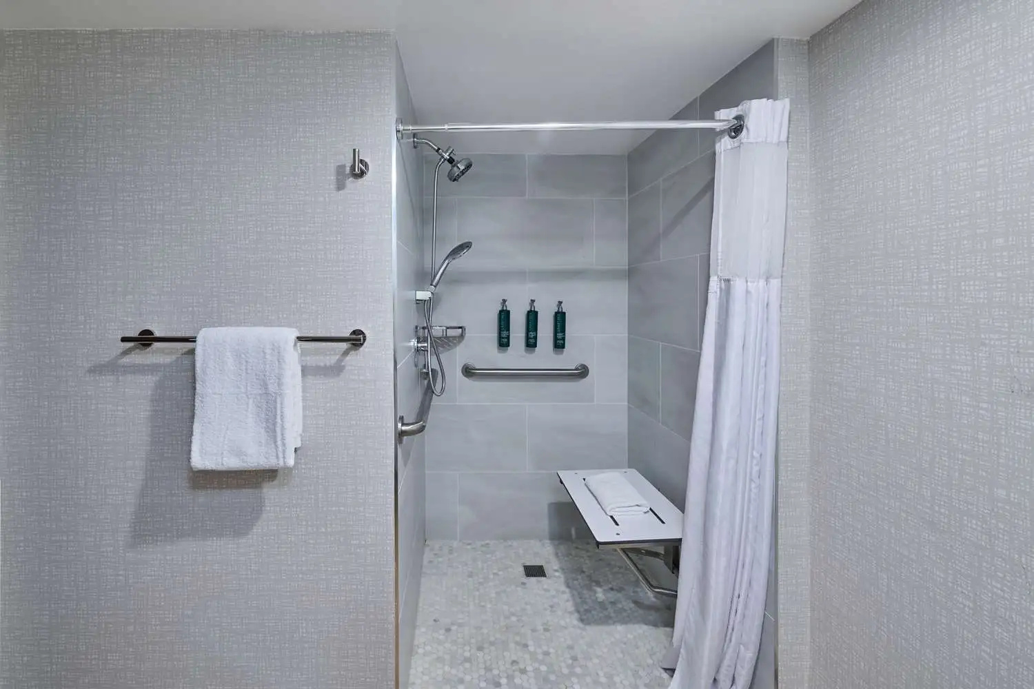 Foto - DoubleTree by Hilton Chatsworth