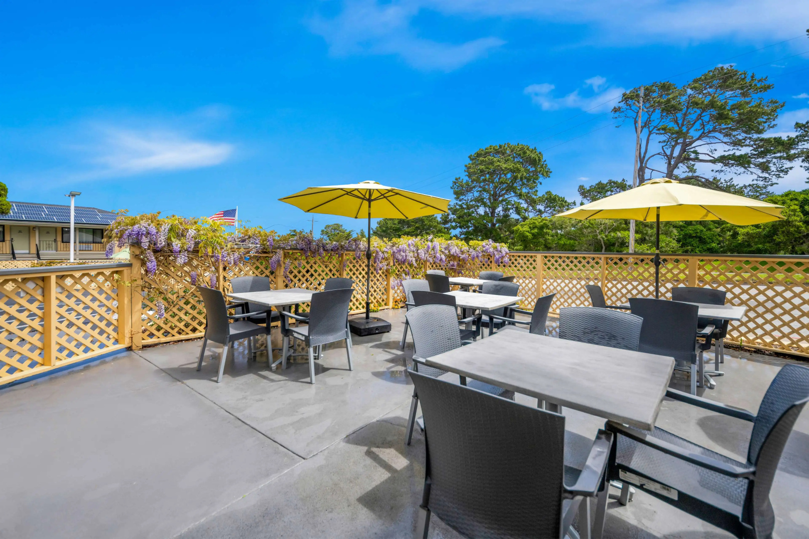 Photo - Best Western Park Crest Inn