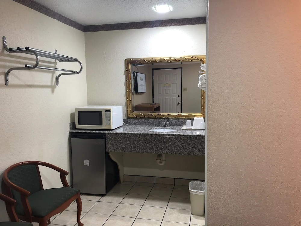 Photo - Golden Inn Dallas by Hotel O