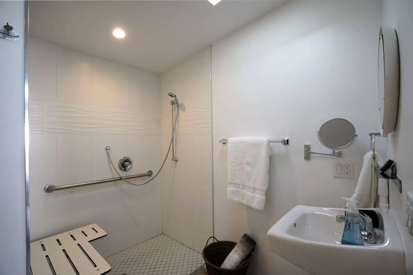 Foto - The Wesley by AvantStay Mid-Century Modern Oasis with Pool