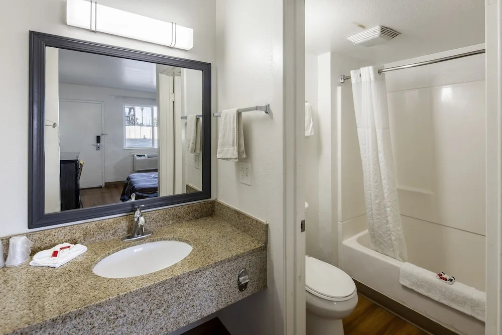 Photo - Super 8 by Wyndham Phoenix West