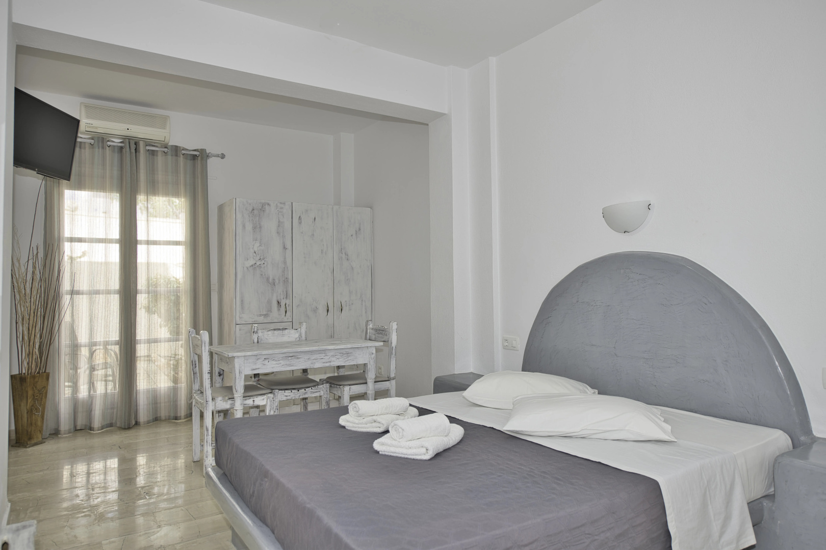 Photo - Ira Apartments