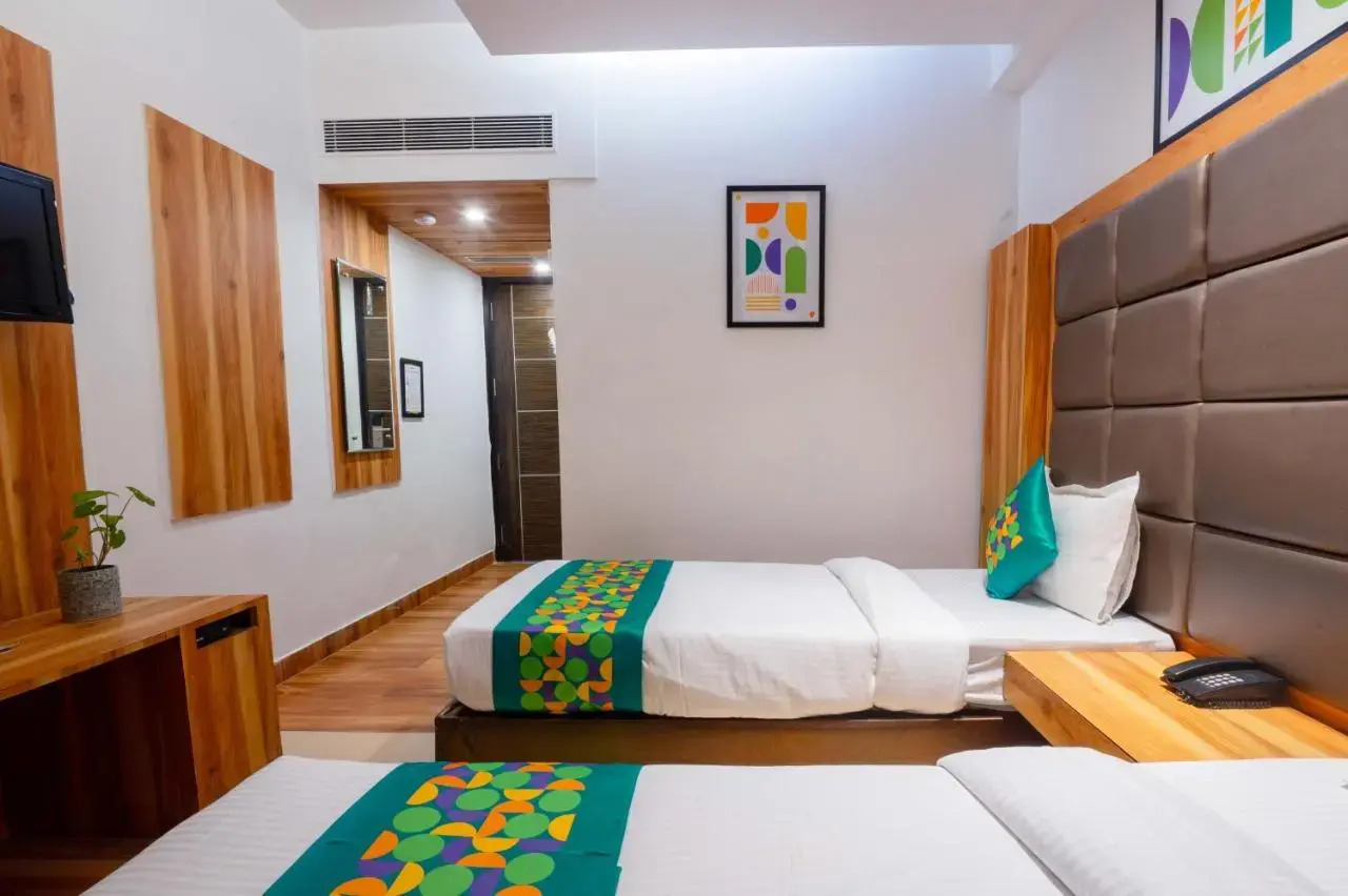 Foto - Treebo Twin Tree