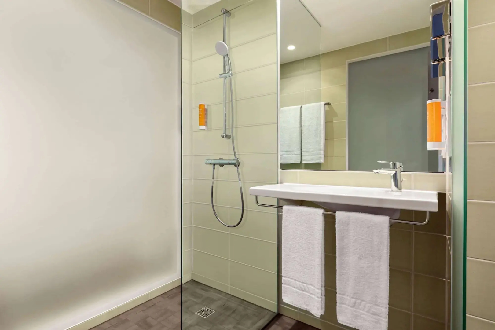 Photo - Premier Inn Hamburg City Berliner Tor