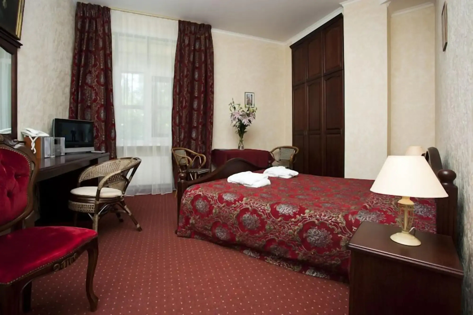Photo - Monte Kristo Hotel