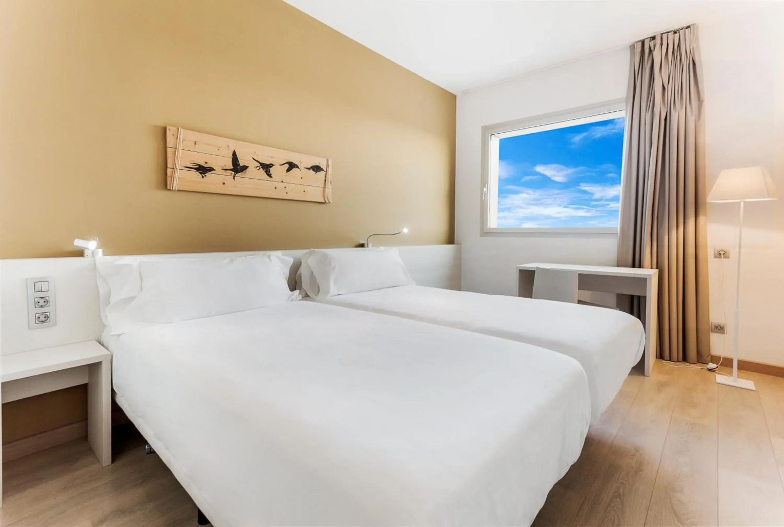 Photo - B&B HOTEL Barcelona Viladecans