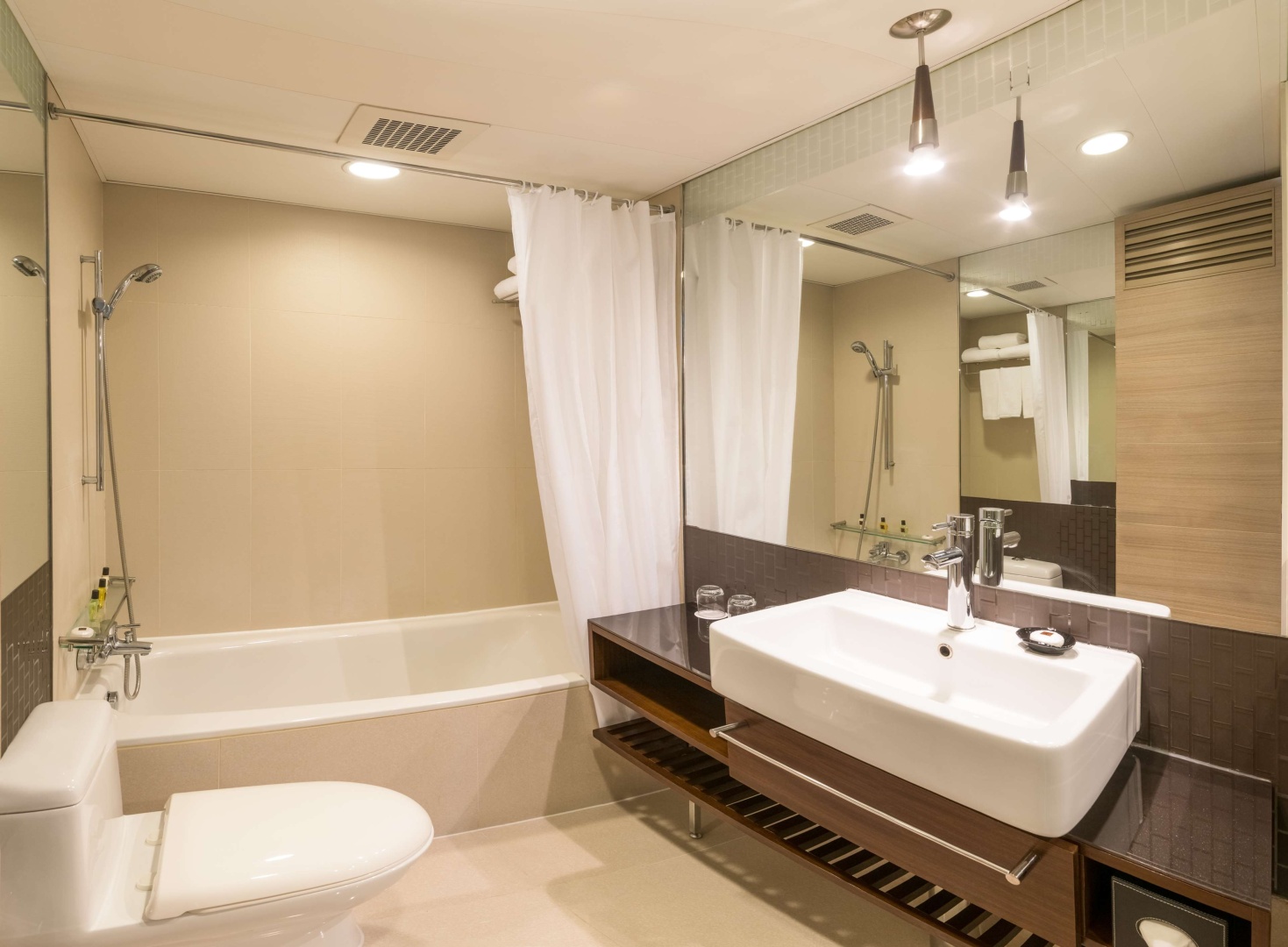Photo - Kowloon Harbourfront Hotel