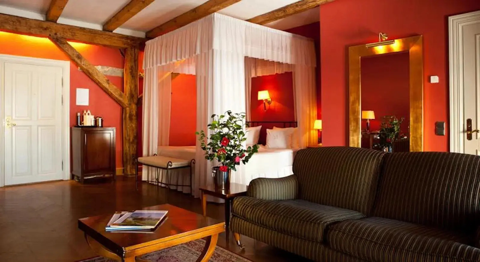 Photo - The Three Sisters Hotel