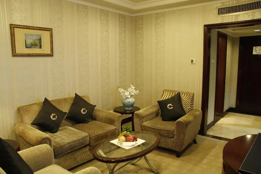 Photo - Royal Marina Plaza