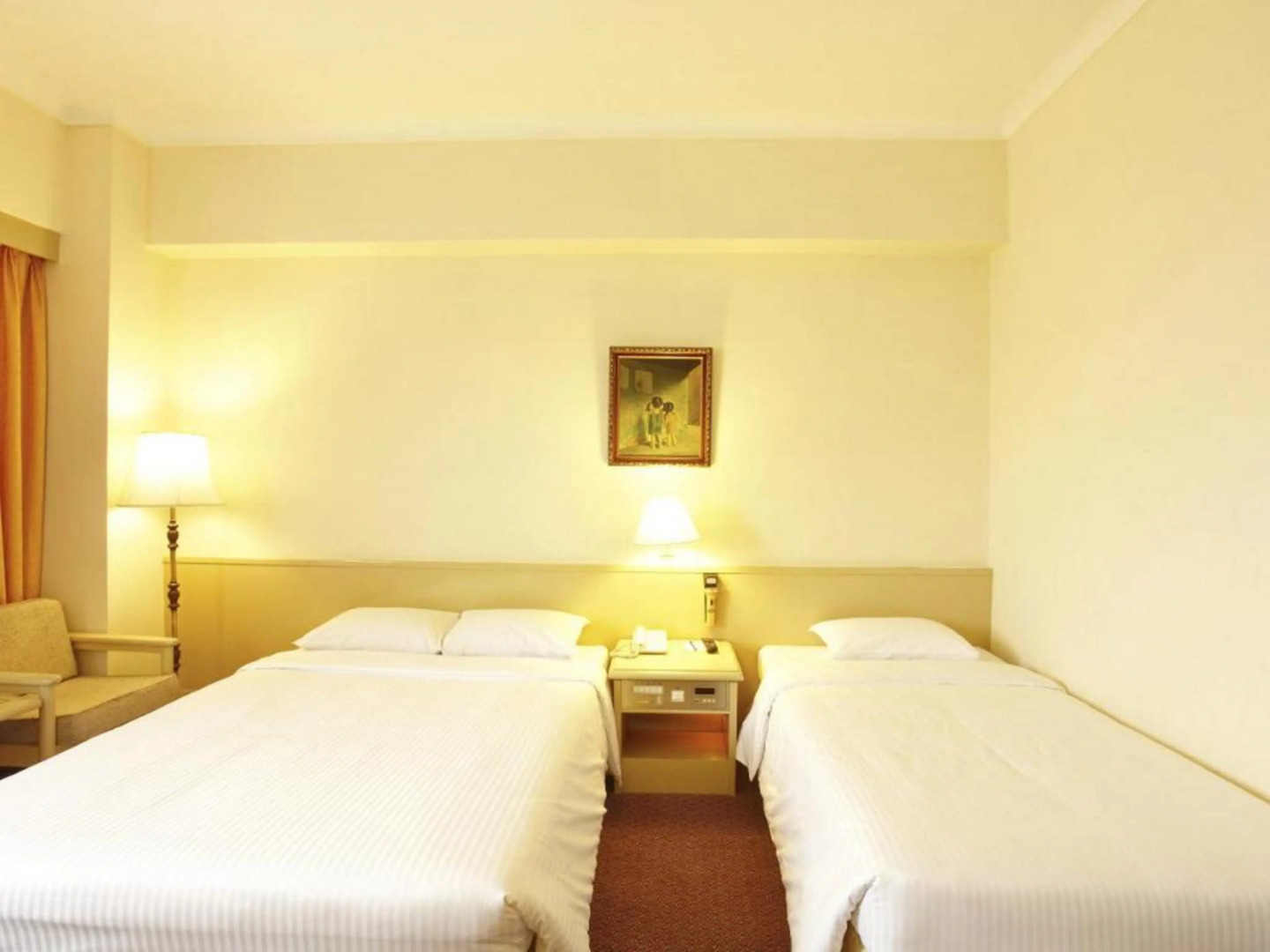 Photo - Emperor Hotel