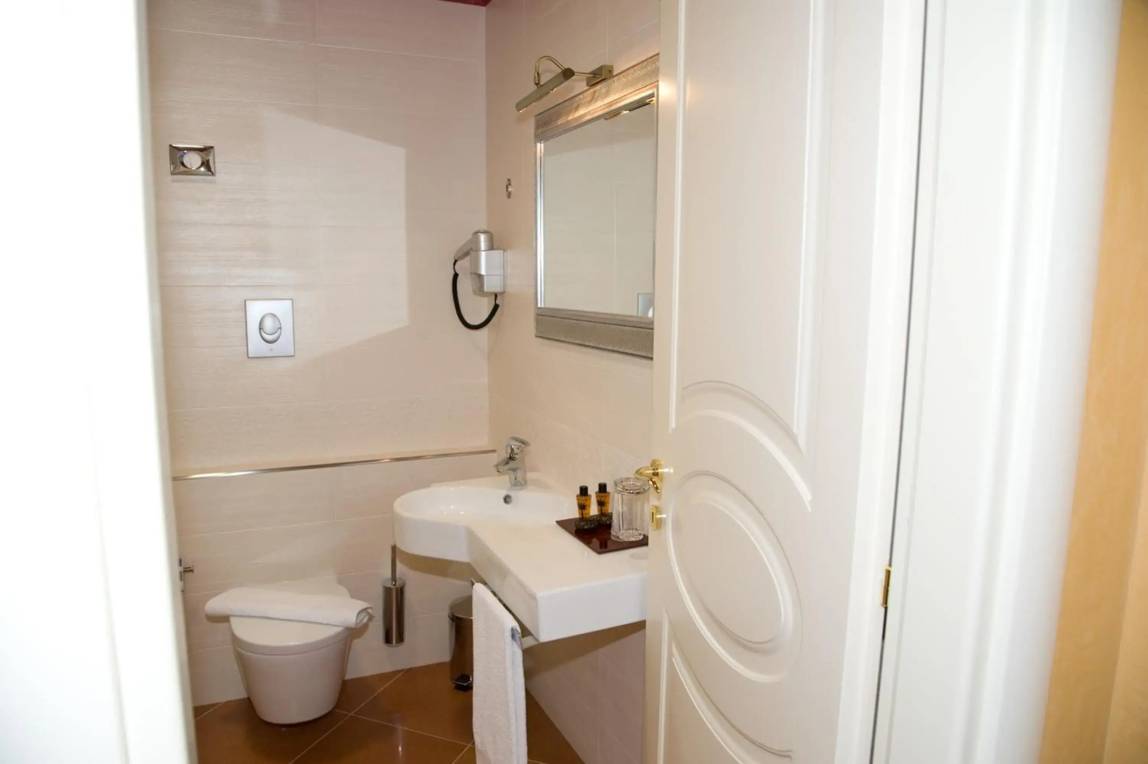 Photo - Artemis Hotel