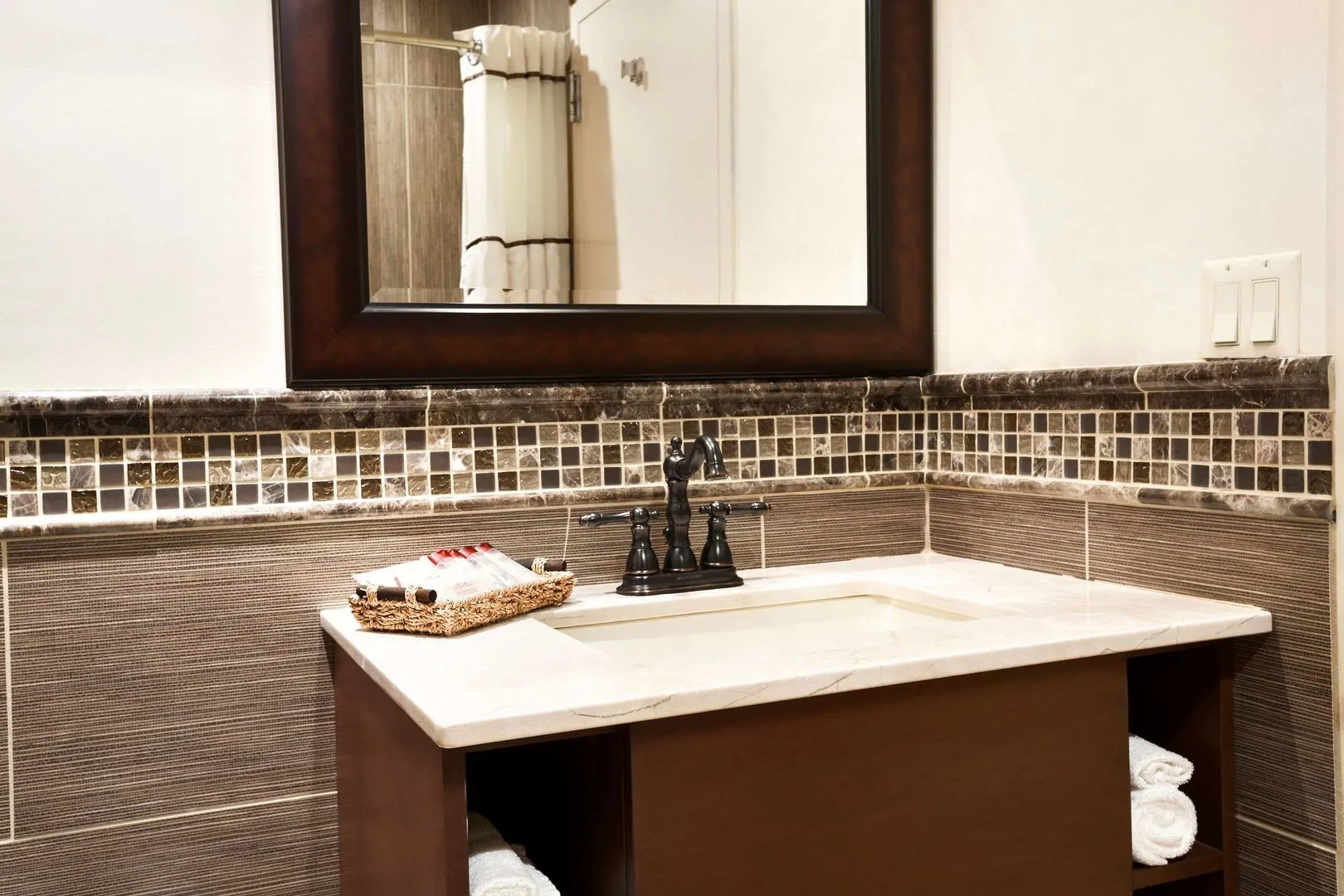 Photo - Holiday Inn Newark International Airport