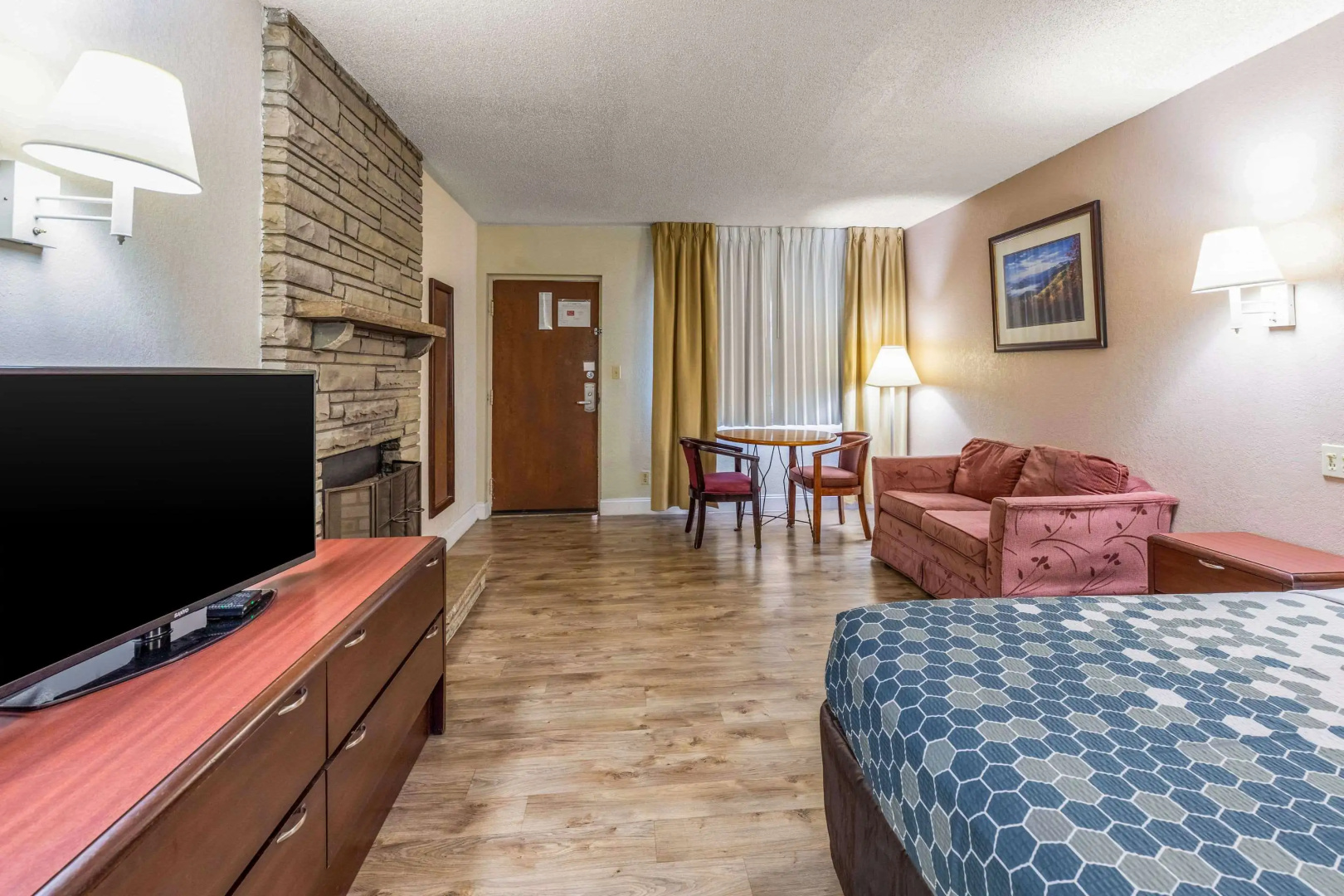 Foto - Econo Lodge Inn & Suites On The River