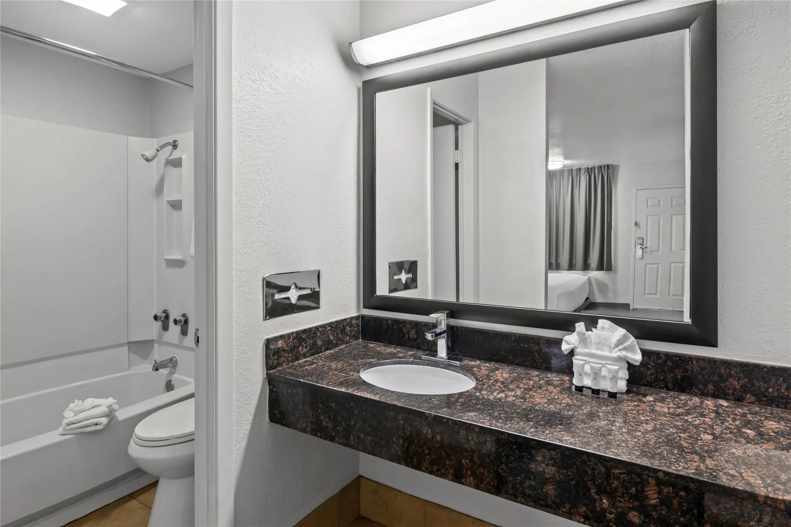Photo - Americas Best Value Inn Austin University