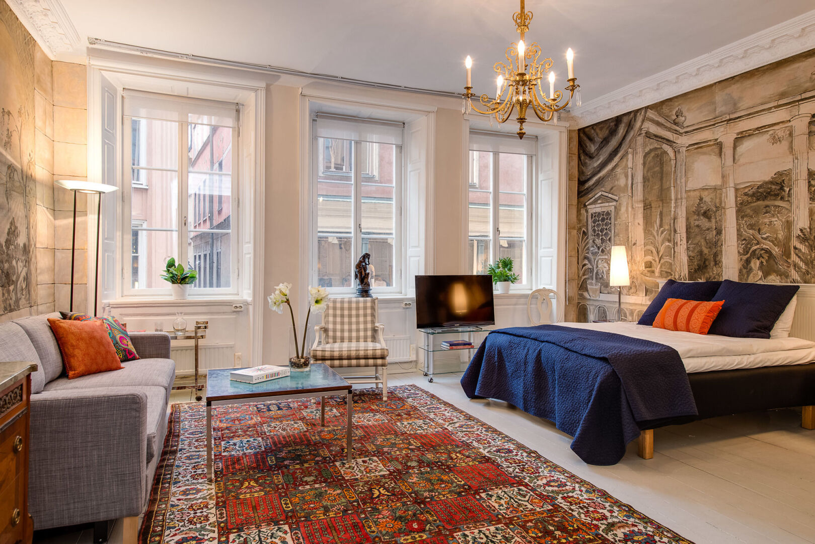 Photo - Lady Hamilton Apartments