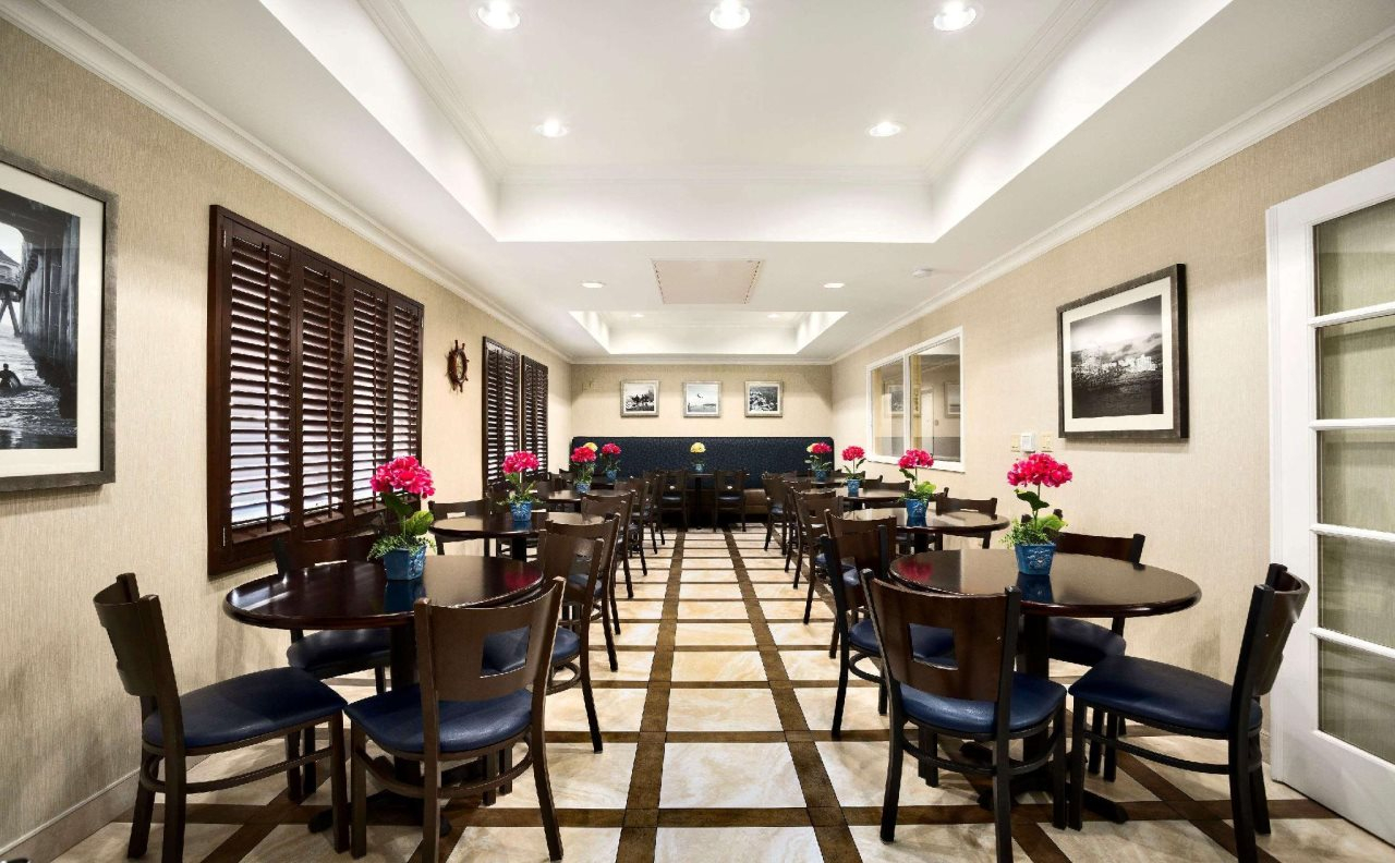 Photo - SureStay Hotel by Best Western Santa Monica