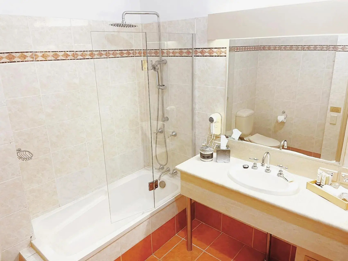 Photo - Royal Albert Hotel