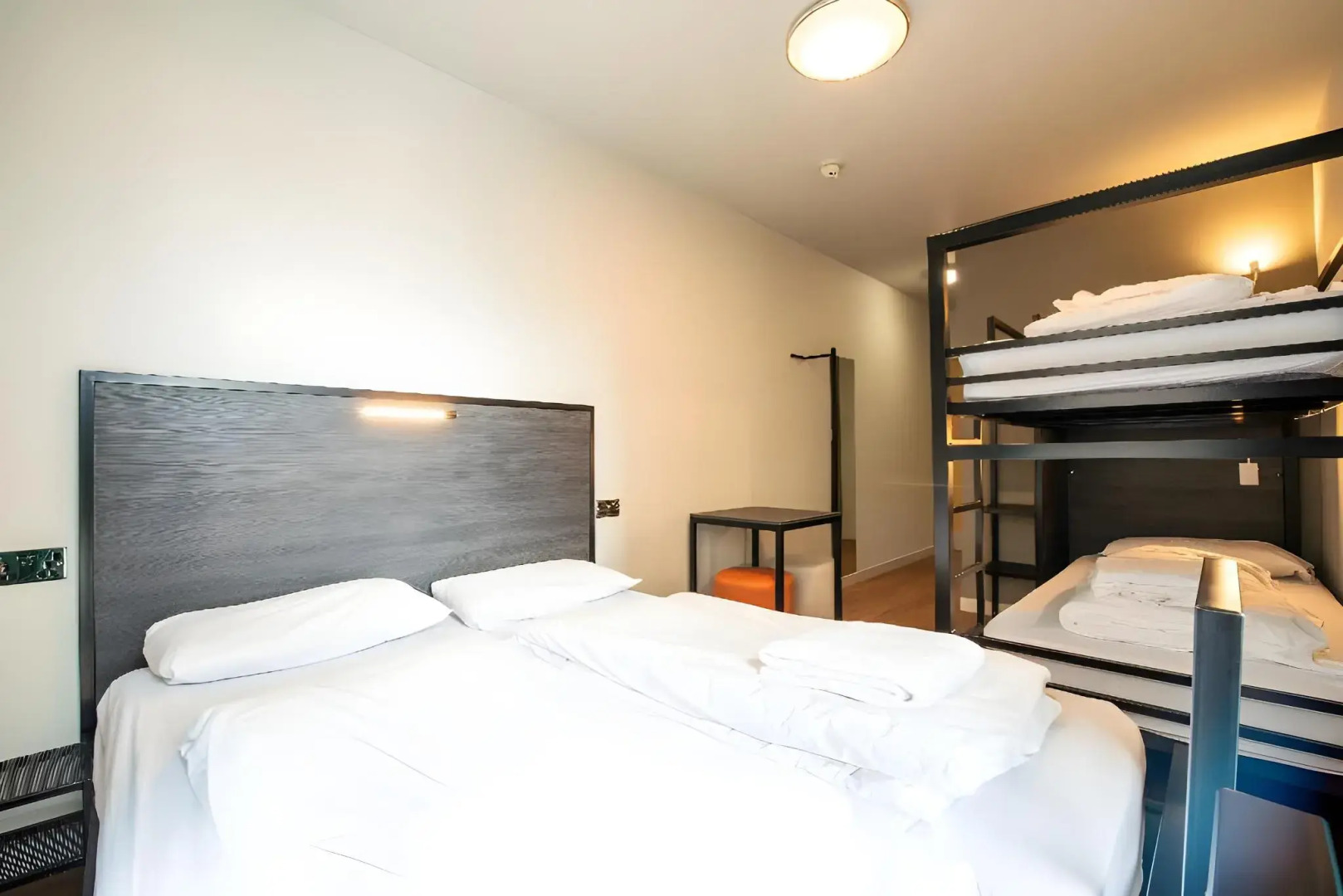 Photo - a&o Edinburgh City