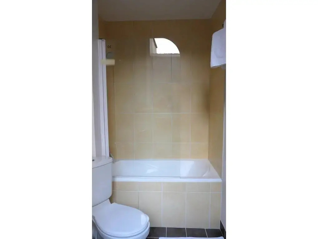 Photo - Hotel des Bains à 10 min de Paris