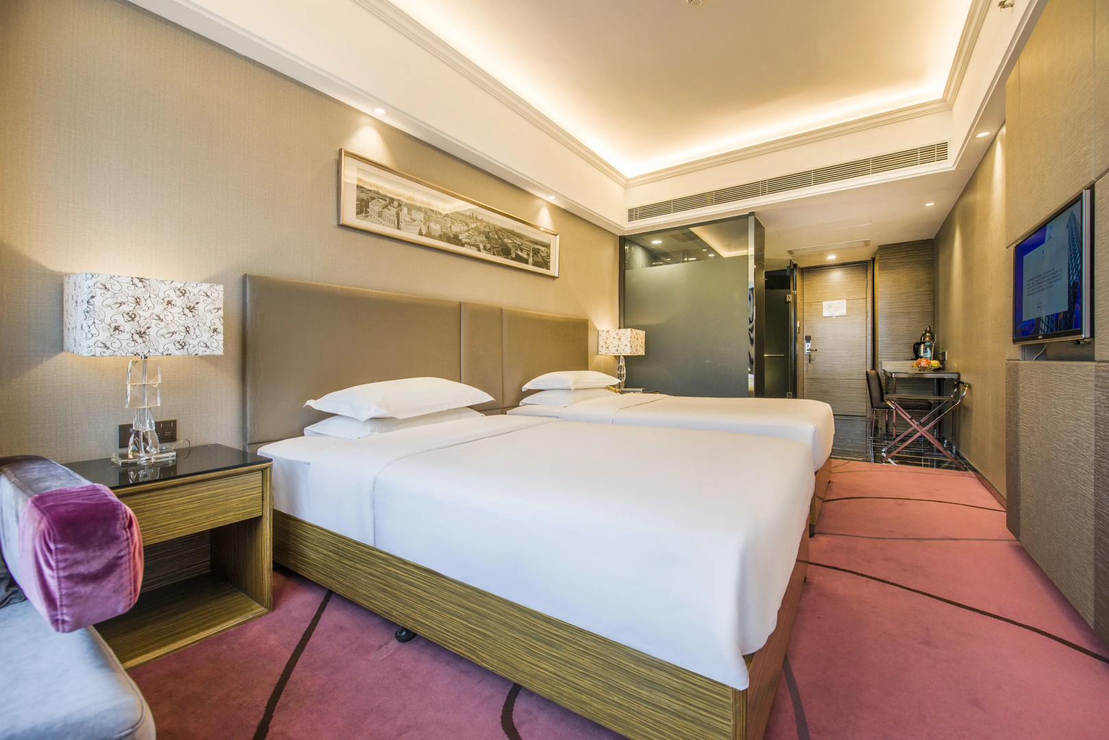 Photo - La Perle International Hotel