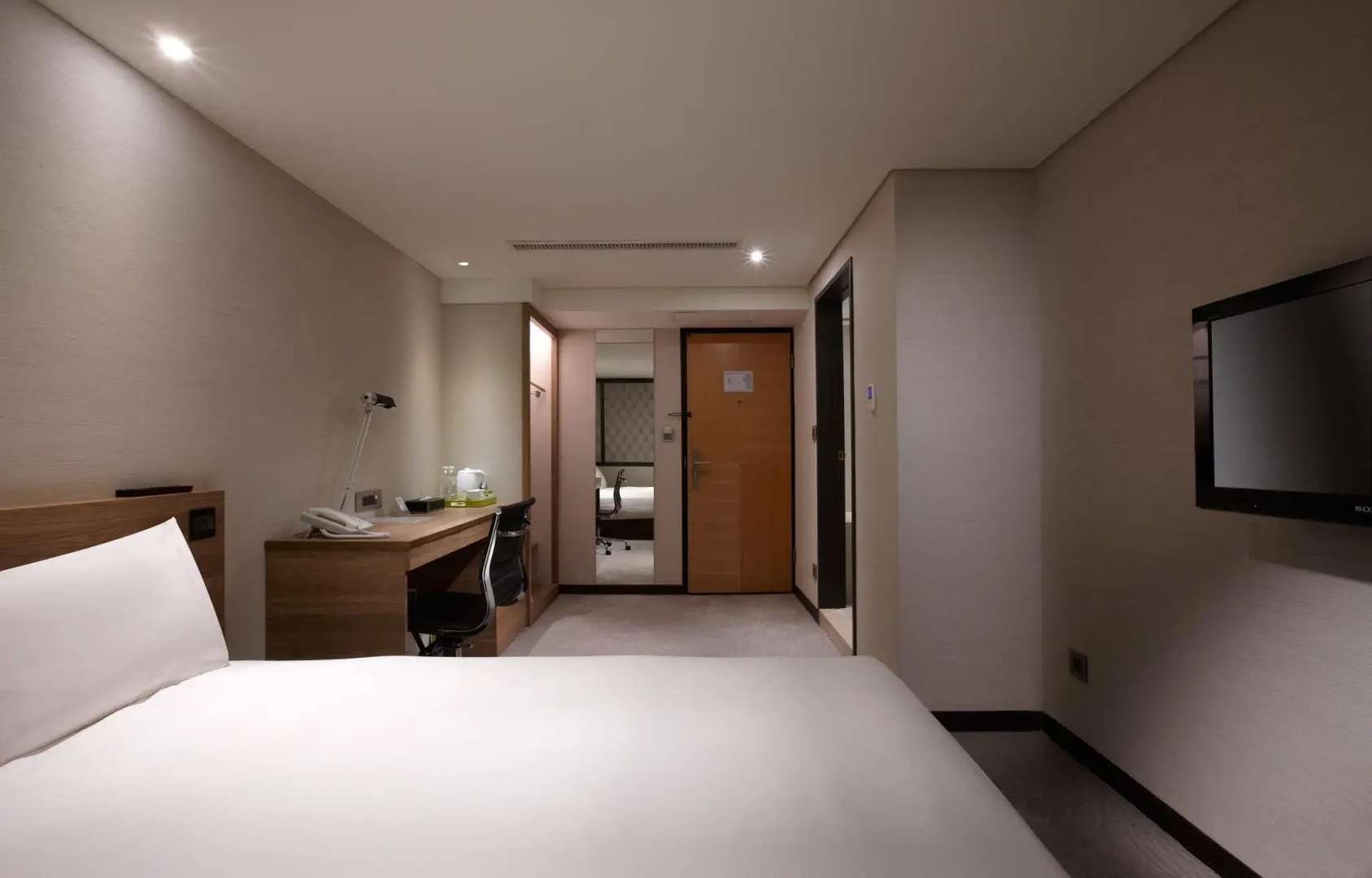 Photo - Royal Inn Taipei Nanxi - MRT Zhongshan Station