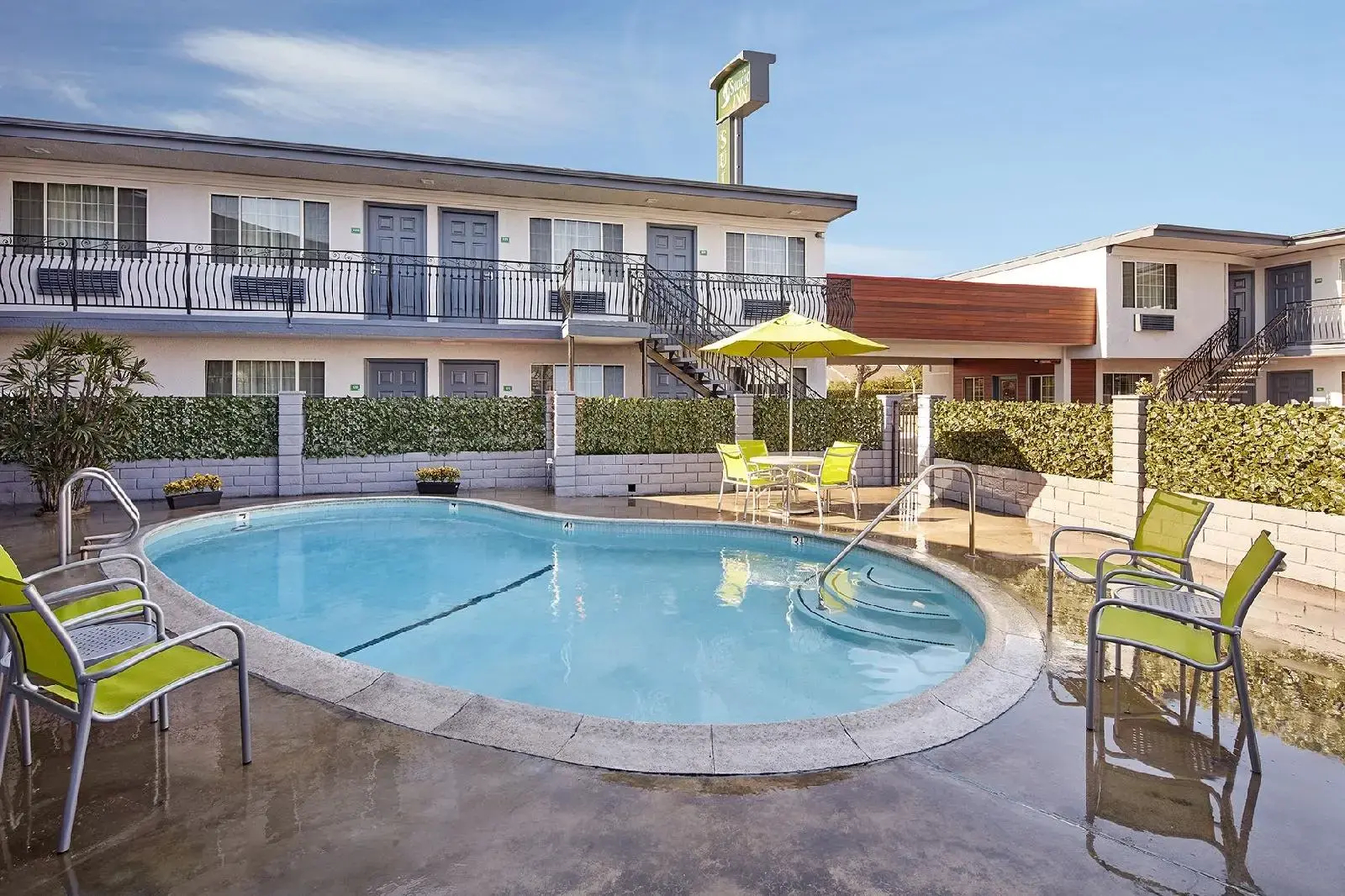 Foto - Studio Inn & Suites at Promenade Downey