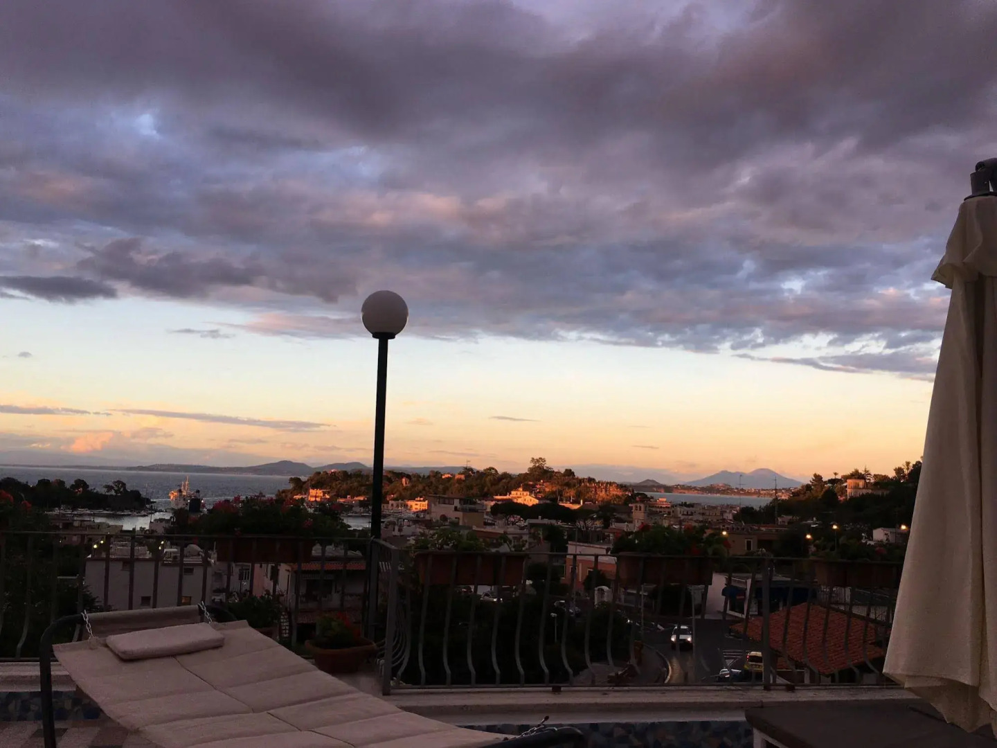 Foto - Black Market Hotel