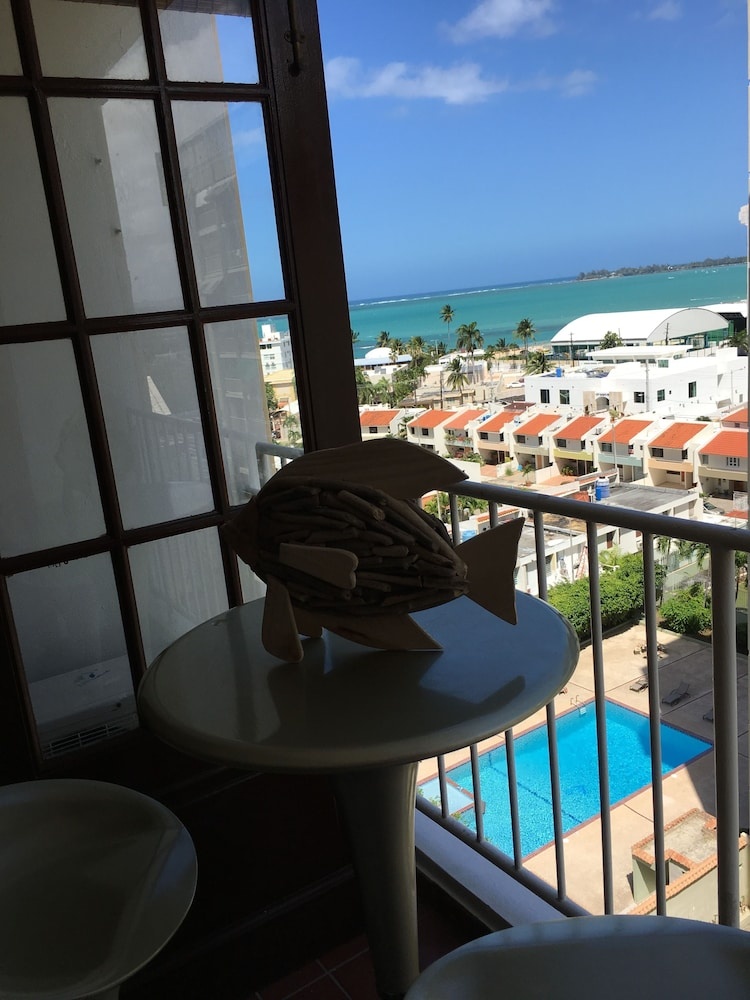 Isla Verde by the Sea Apartment