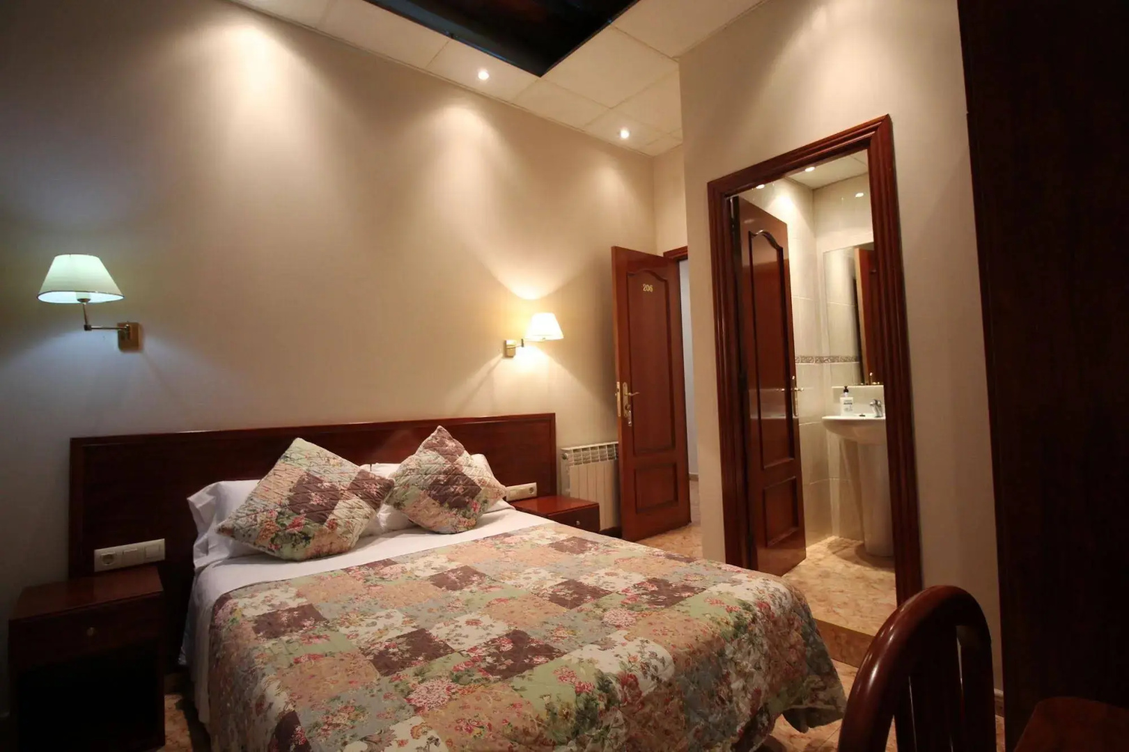 Photo - Hostal Orleans