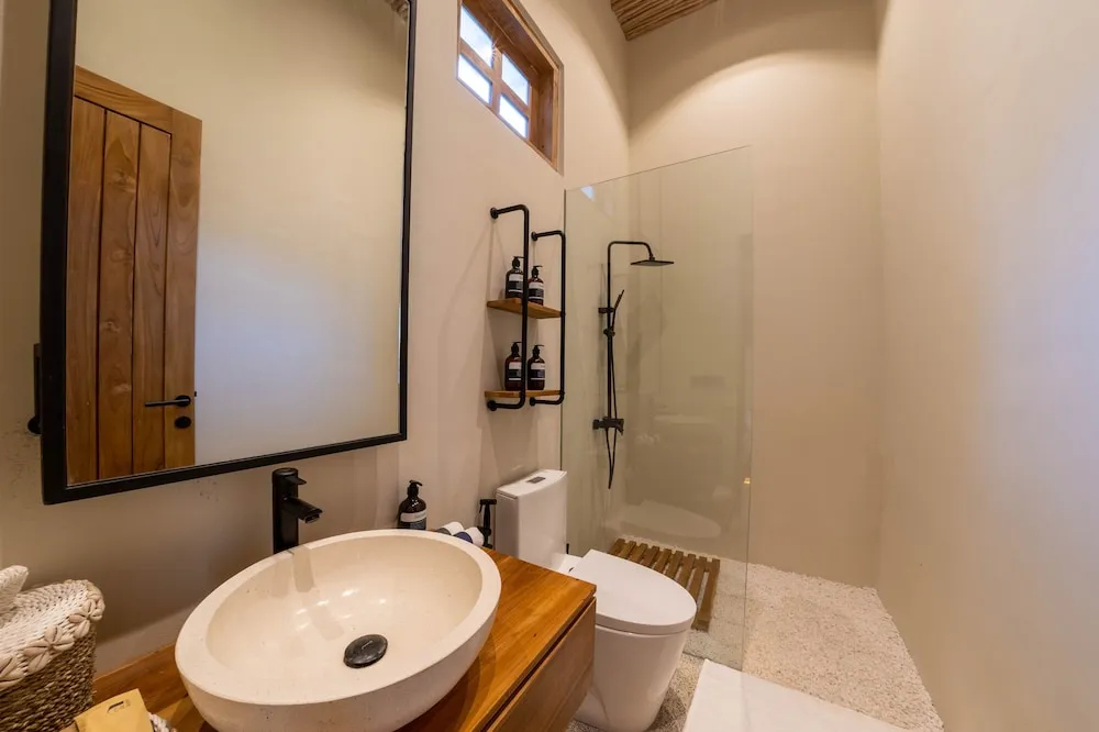 Foto - Semiramida Villa by EVDEkimi - Elegant 2BR with Pool, Open-air bath, Patio