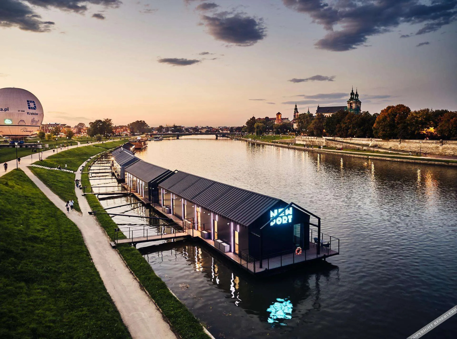 Photo - New Port Hotel
