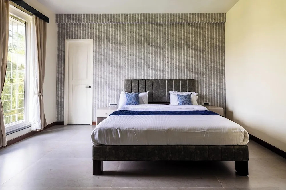 The Serene Shores - Luxury Private Villa