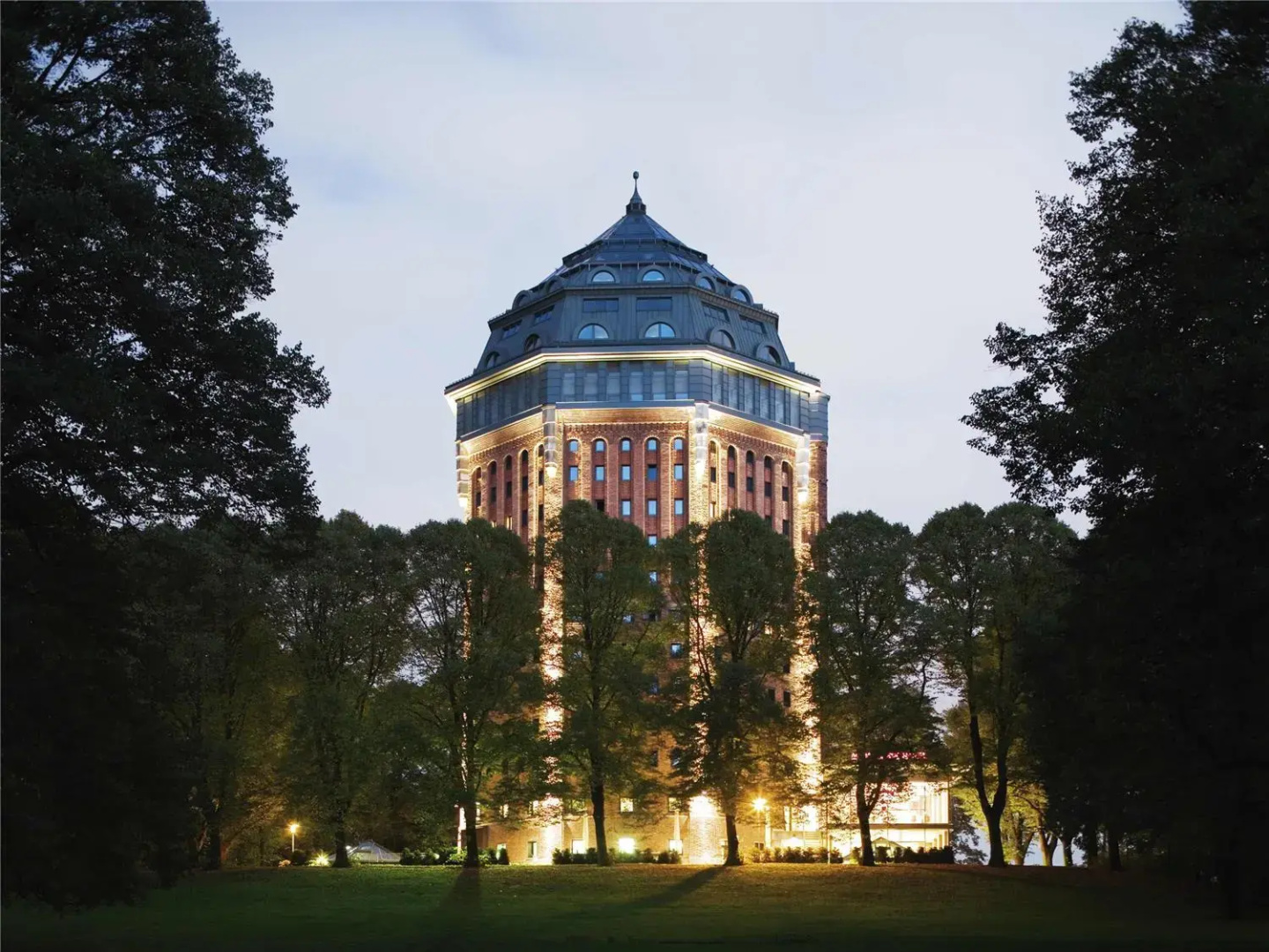 Foto - MÖVENPICK Hotel Hamburg City, historischer Wasserturm im Schanzenpark