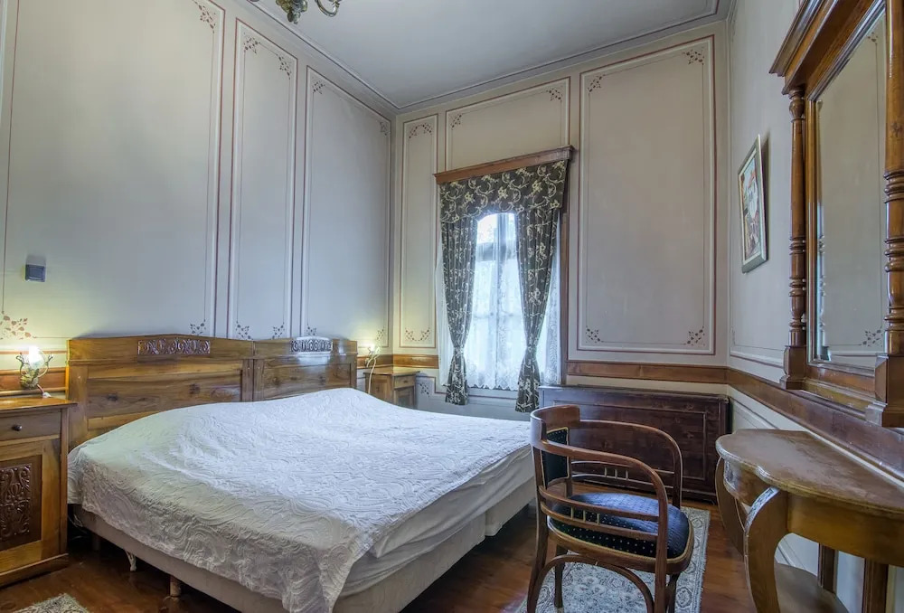 Photo - Old Legends Hotel