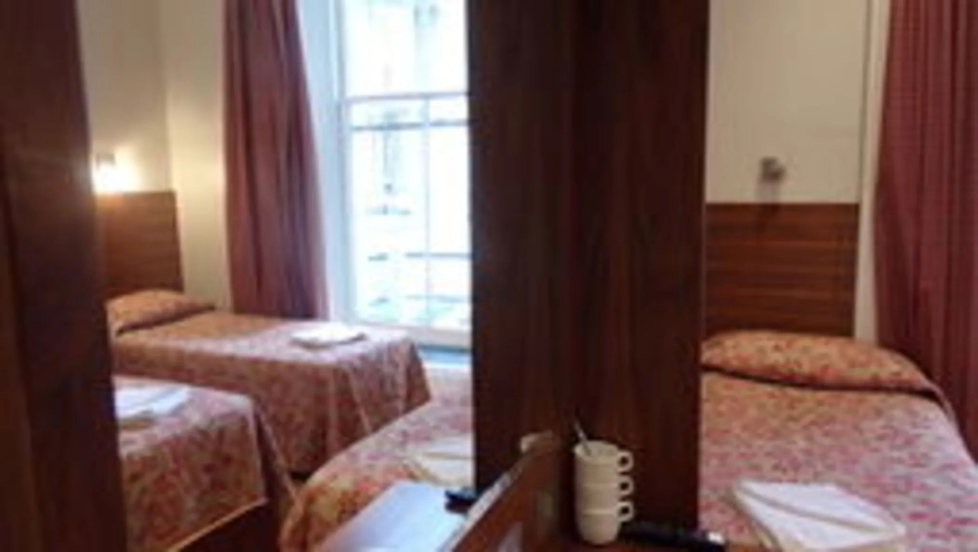 Photo - Wedgewood Hotel