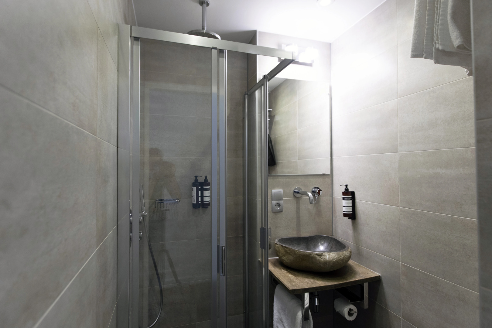 Photo - Quentin England Hotel