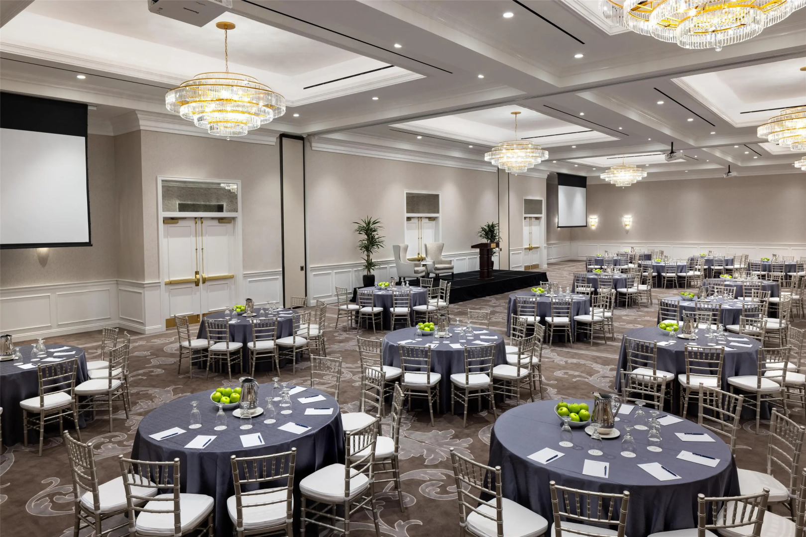 Photo - Warwick Melrose Hotel