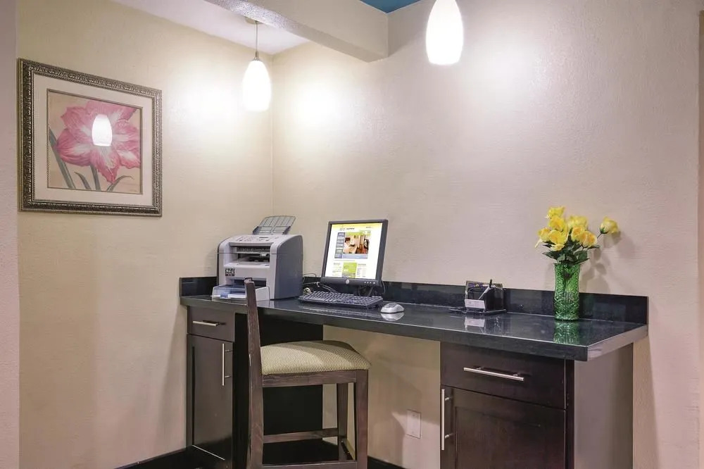 Photo - Comfort Inn Dallas Park Central