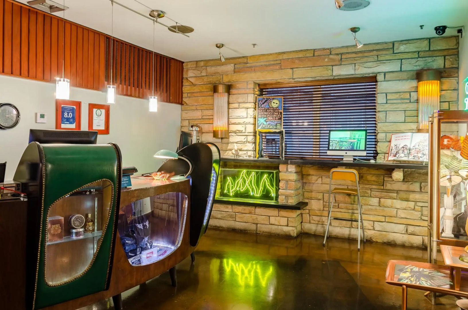 Photo - Pelican Hotel