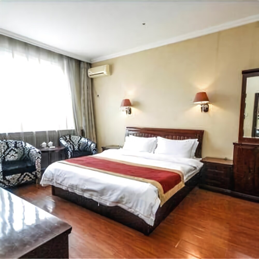 James Joyce Coffetel Hotel (Qinhuangdao Development Zone Yanshan University)