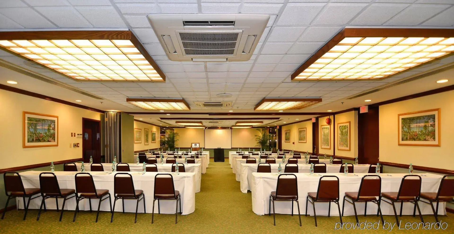 Photo - Best Western The Plaza Hotel Honolulu Airport - Free Breakfast