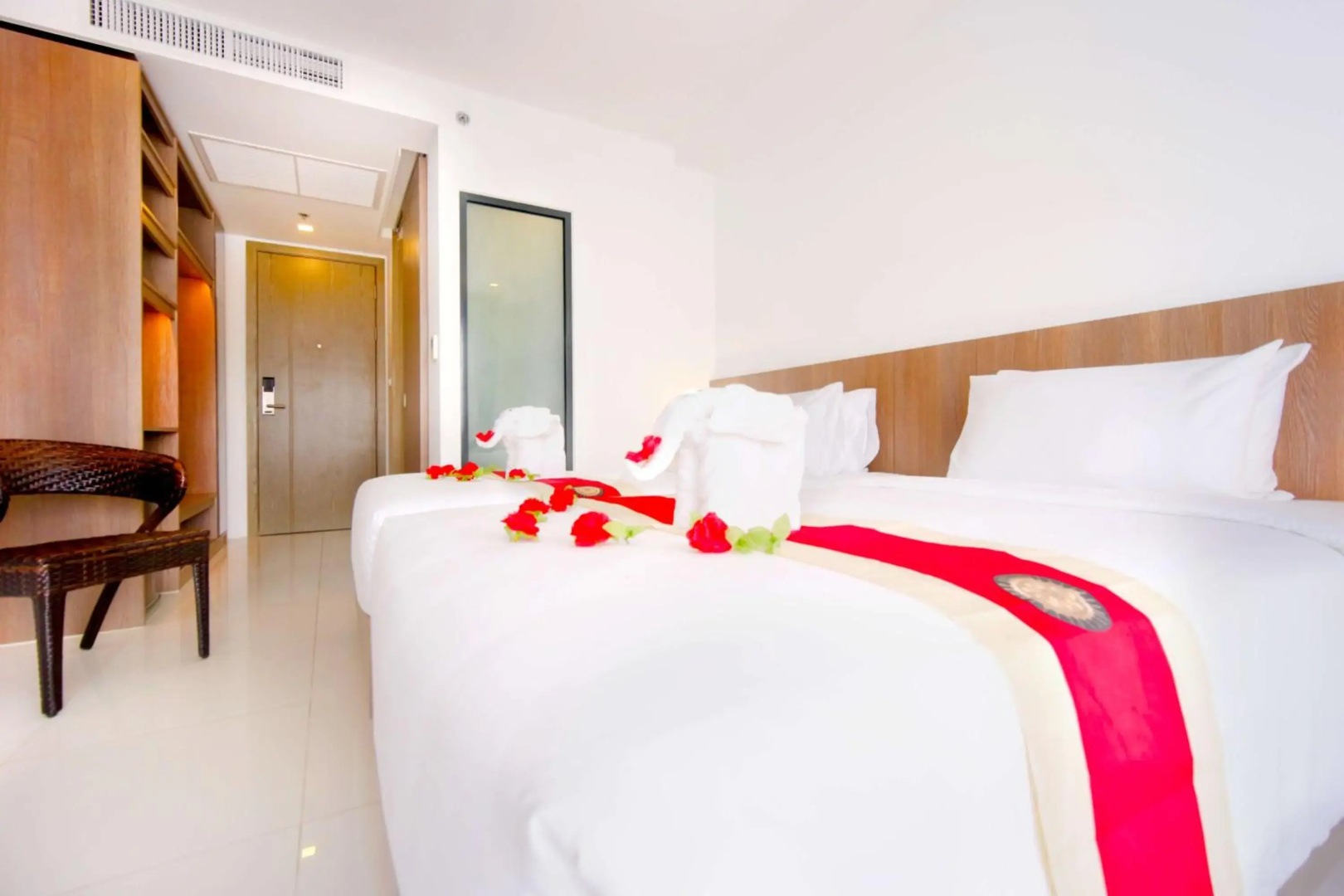 Photo - Phoenix Hotel Karon Beach