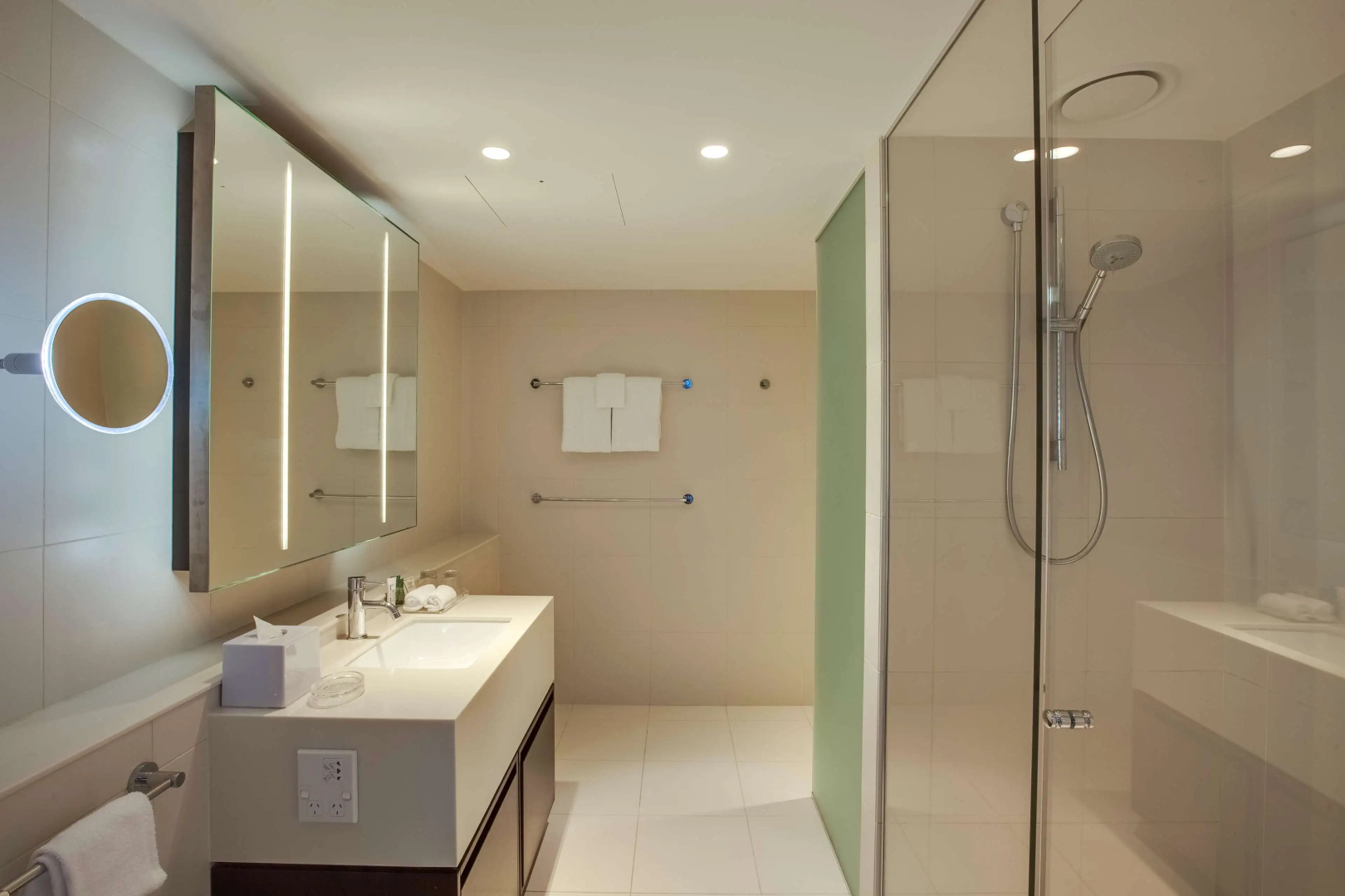 Photo - Hilton Surfers Paradise Hotel & Residences.