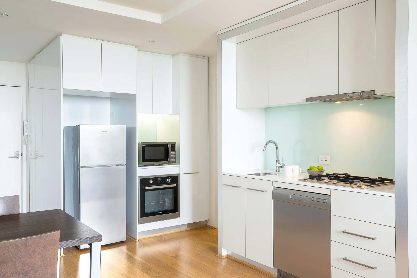 Photo - Oaks Melbourne St Kilda Road Hotel