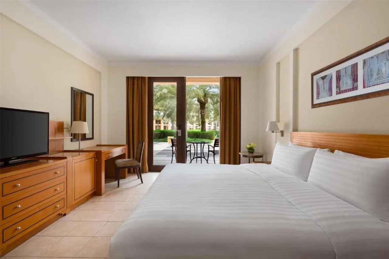 Photo - Shangri-La's Barr Al Jissah Resort & Spa — Al Waha Hotel