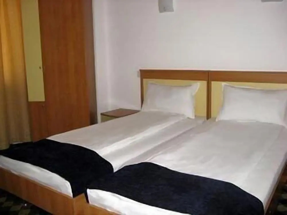 Photo - Plus Hotel