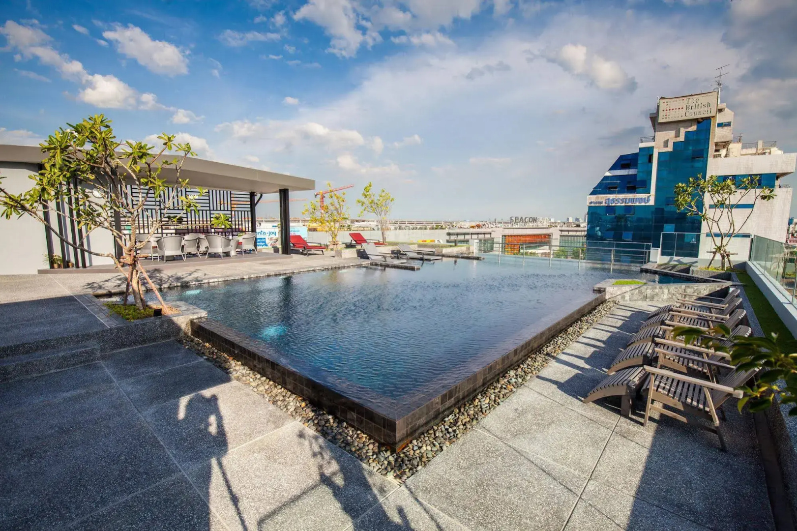 Photo - De Botan Srinakarin Hotel & Residence