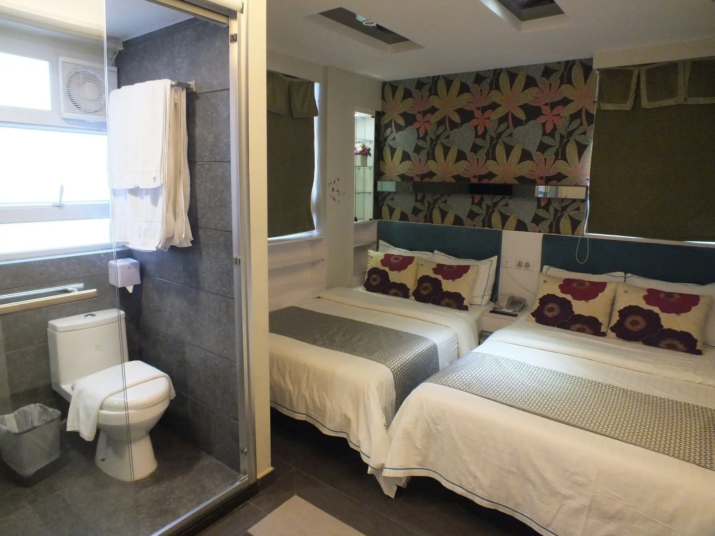 Photo - Seasons Hotel