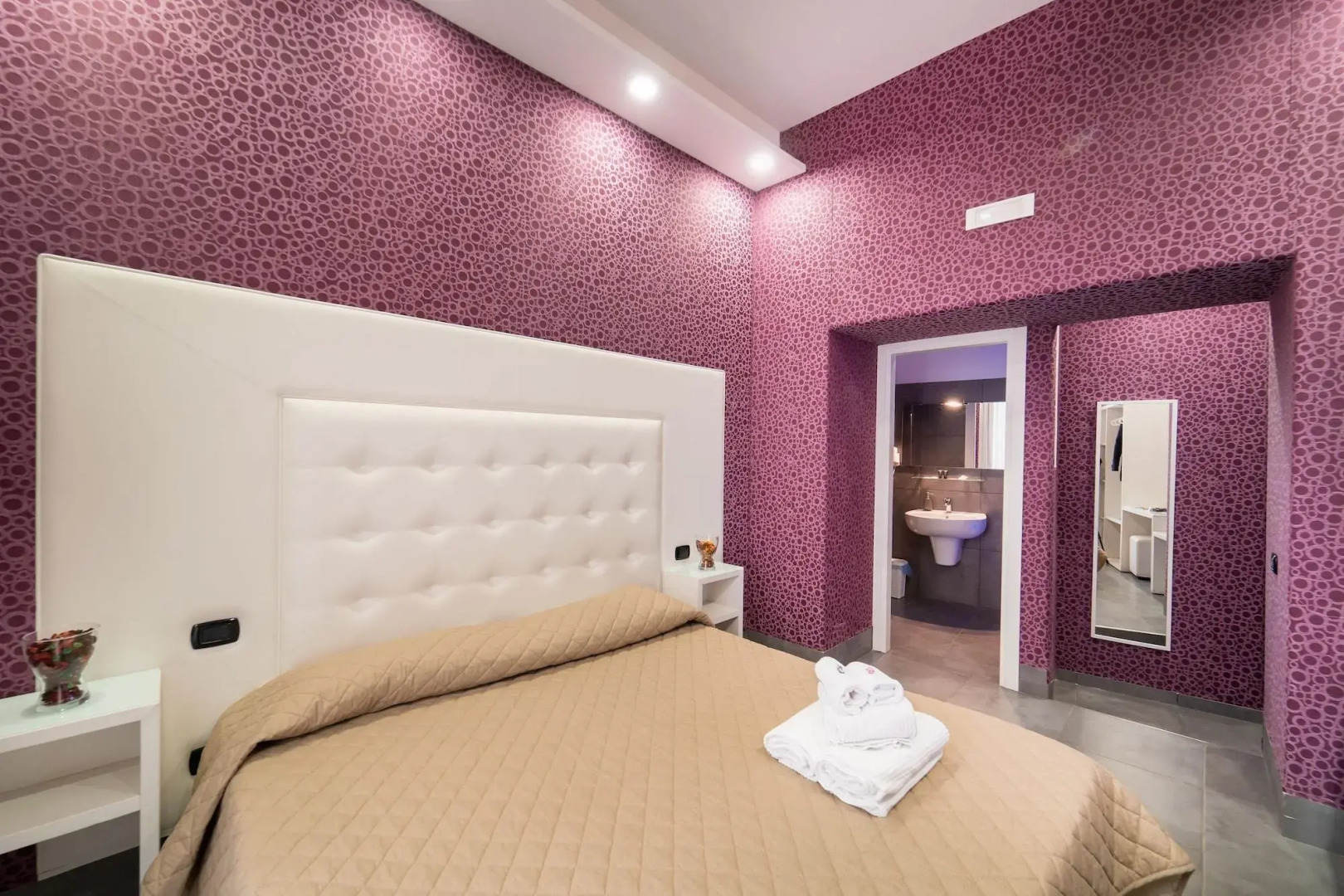 Photo - P.C. Boutique H. Vesuvius, Napoli Centro, by ClaPa Group